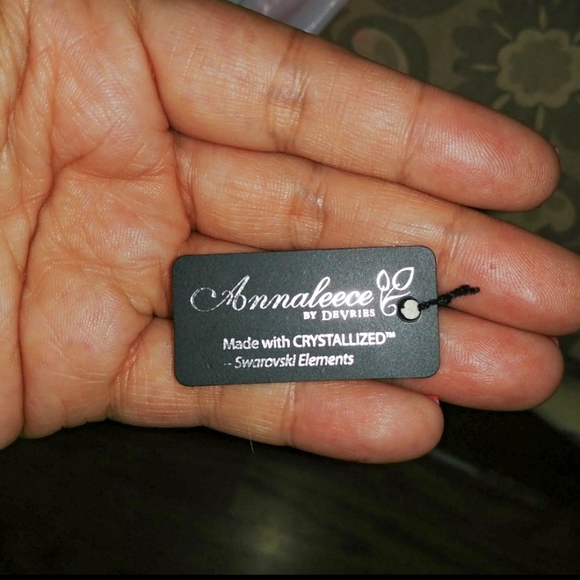 Annaleece by Devries Stingray Necklace - Picture 13 of 13